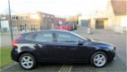 Volvo V40 - 2.0 D3 150 Pk Momentum Euro 6 Half leder Ecc-airco Navi Lmv Pdc 6-Bak enz. GEEN AFLEVERI - 1 - Thumbnail