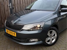 Skoda Fabia Combi - 1.2 TSI 90 PK Businessline Pro Navigatie, Panoramadak, Lichtmetalen Velg, Donker