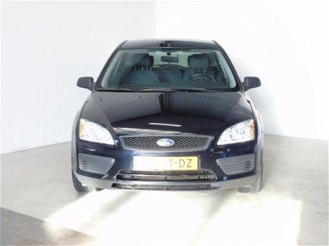 Ford Focus Wagon - 1.6-16V Champion - 1