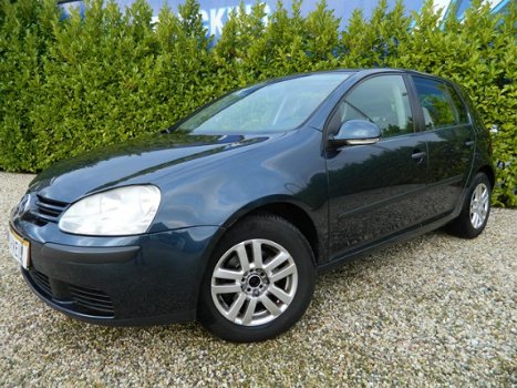 Volkswagen Golf - 1.6 16V FSI 85KW - 1