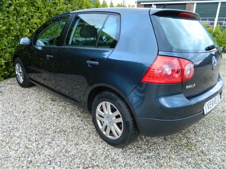 Volkswagen Golf - 1.6 16V FSI 85KW - 1