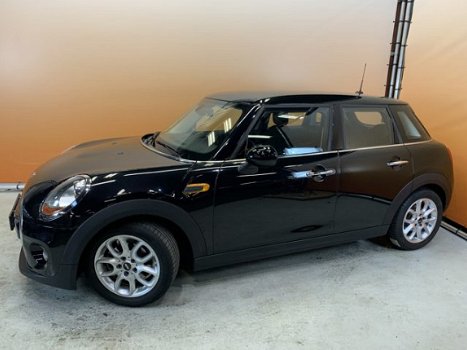 Mini Mini Cooper - 1.5 Pepper Automaat Lage KM-stand Stoelverwarming 5-deurs - 1