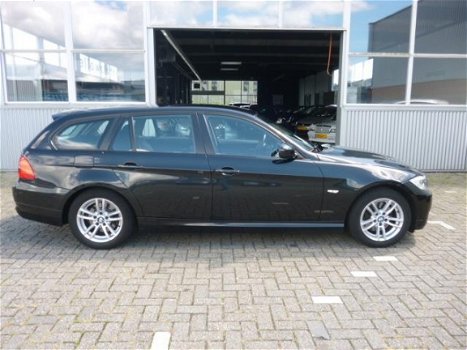 BMW 3-serie Touring - 318d Business Line AUT/FACELIFT/2010 - 1