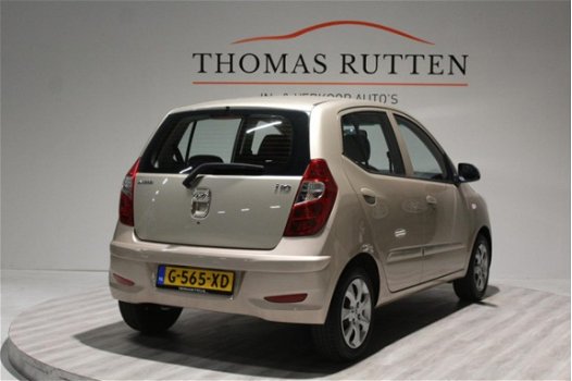 Hyundai i10 - 2011/ Automaat/ CV/ Elek ramen/ Dealeronderhouden/ Usb aansluiting/ Radio cd/ Boekjes - 1