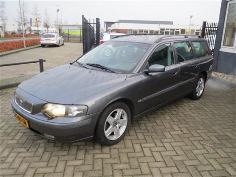 Volvo V70 - 2.4 D5 Geartronic Comfort Line - 1