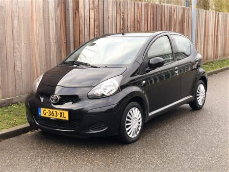 Toyota Aygo - 1.0-12V Dynamic Blue Zwart 5DRS Airco Elektrische Ramen Nieuw APK! - 1