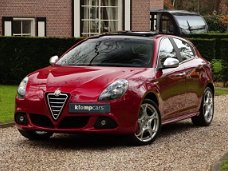 Alfa Romeo Giulietta - 1.4 T Distinctive/Xenon/Leer/PDC/Schuifdak/8C/Brembo