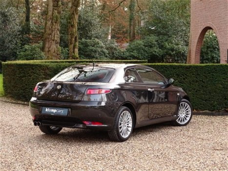 Alfa Romeo GT - 1.8 T.Spark Distinctive/Xenon/Leer/PDC/Raggazon/Stoelverw.Uniek - 1