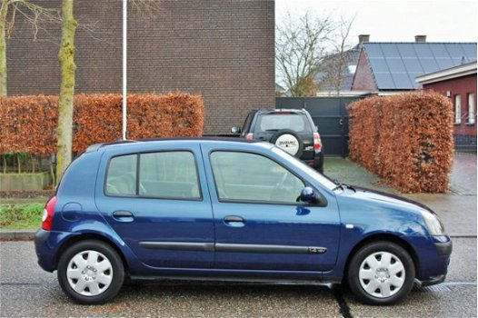 Renault Clio - 1.4-16V Privilège AIRCO, CRUISE, NETTE AUTO, NAP - 1