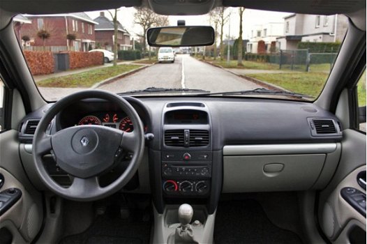 Renault Clio - 1.4-16V Privilège AIRCO, CRUISE, NETTE AUTO, NAP - 1