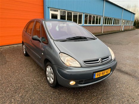 Citroën Xsara Picasso - 1.8i-16V Différence 2 - 1