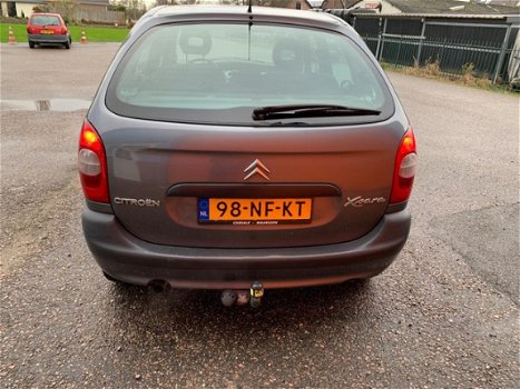 Citroën Xsara Picasso - 1.8i-16V Différence 2 - 1