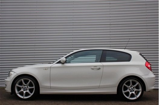 BMW 1-serie - 118i Executive / CLIMATE / CRUISE / STOELVERWARMING / PDC - 1