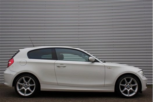 BMW 1-serie - 118i Executive / CLIMATE / CRUISE / STOELVERWARMING / PDC - 1