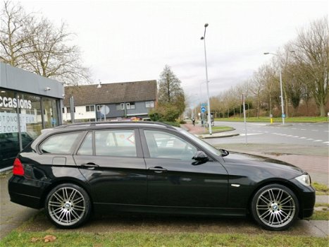 BMW 3-serie Touring - 318i Business Line Aut/Airco/Cruise/PDC/Navi/APK/NAP - 1