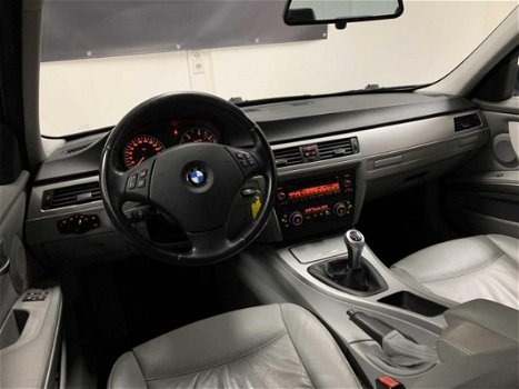 BMW 3-serie - 318d High Executive 2007 Grijs AIRCO - 6-BAK - LEDER - APK 2021 - 1