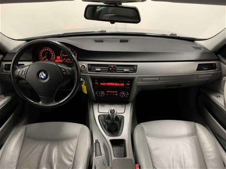 BMW 3-serie - 318d High Executive 2007 Grijs AIRCO - 6-BAK - LEDER - APK 2021 - 1