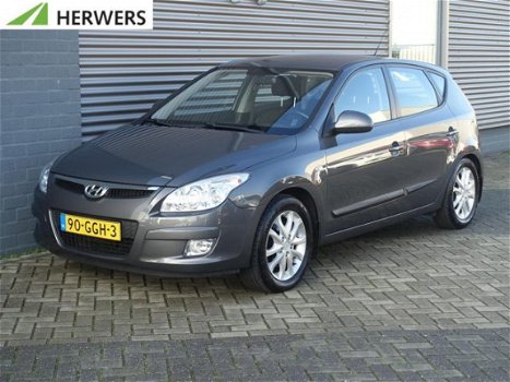 Hyundai i30 - 1.6i Dynamic Business (Automaat / Climate / Trekhaak) - 1