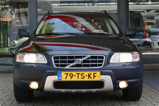 Volvo XC70 - 2.4 D5 AWD GEARTRONIC MOMENTUM LEDER BEKLEDING - 1