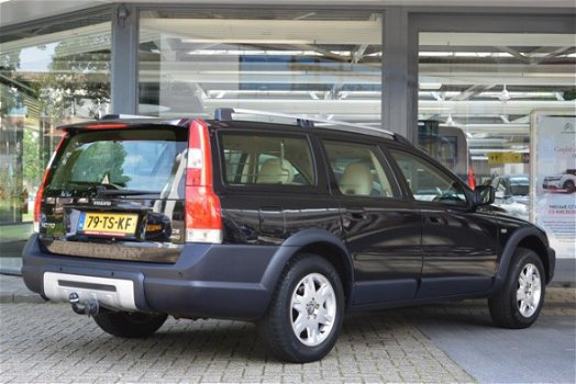 Volvo XC70 - 2.4 D5 AWD GEARTRONIC MOMENTUM LEDER BEKLEDING - 1