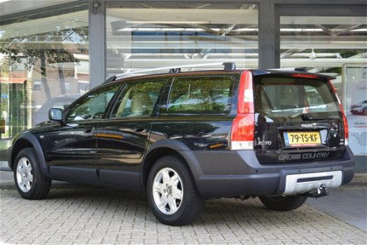 Volvo XC70 - 2.4 D5 AWD GEARTRONIC MOMENTUM LEDER BEKLEDING - 1