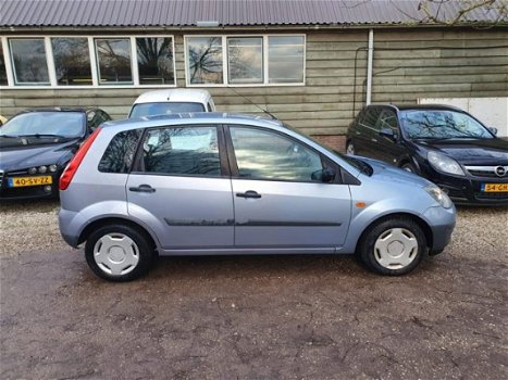 Ford Fiesta - 1.3-8V Champion Airco, Aux, Nette auto - 1