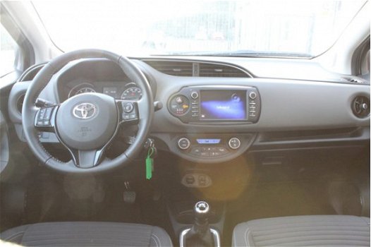 Toyota Yaris - 1.0 VVT-i Energy | Navigatie | Climate control |Safety sense - 1