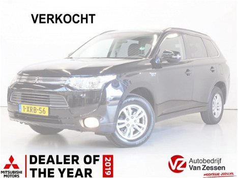 Mitsubishi Outlander - 2.0 PHEV Business Edition | Cruise Control | Navigatie | Keyless entry - 1