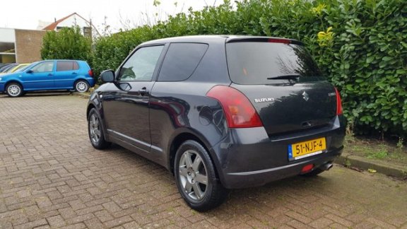 Suzuki Swift - 1.5 Exclusive Navigatie Airco 160dkm Keyless Entry El. Ramen & Spiegels - 1