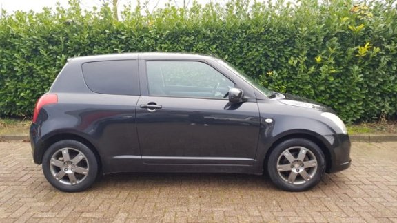 Suzuki Swift - 1.5 Exclusive Navigatie Airco 160dkm Keyless Entry El. Ramen & Spiegels - 1