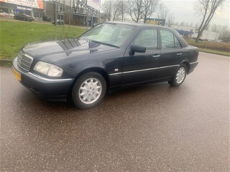 Mercedes-Benz C-klasse - C 200 CDI; SEDAN - 1