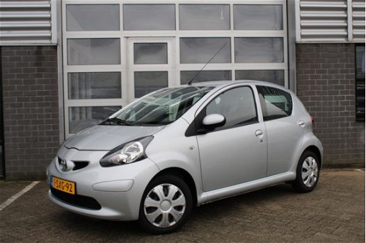 Toyota Aygo - 1.0-12V + Automaat 5 Deurs Zuinig - 1