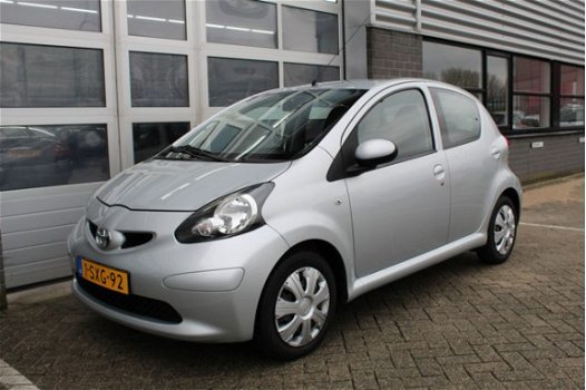 Toyota Aygo - 1.0-12V + Automaat 5 Deurs Zuinig - 1