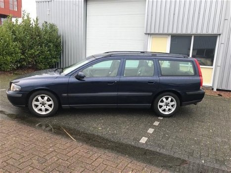 Volvo V70 - 2.5 D Comfort Line - 1