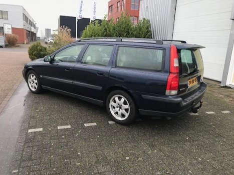 Volvo V70 - 2.5 D Comfort Line - 1