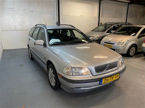 Volvo V40 - 1.8 Luxury NIEUWE APK//AIRCO//HALF LEDER BEKL - 1