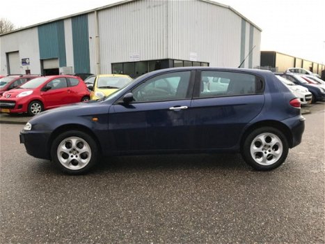 Alfa Romeo 147 - 1.6 T.Spark Impression met Nap, airco, elektr ramen/spiegels - 1