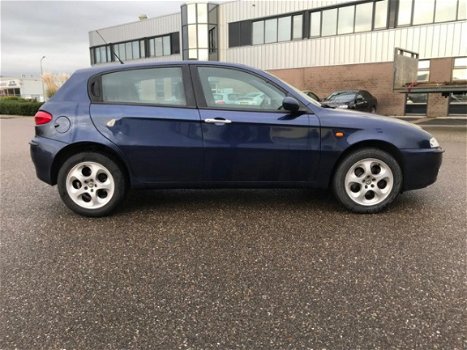 Alfa Romeo 147 - 1.6 T.Spark Impression met Nap, airco, elektr ramen/spiegels - 1