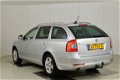 Skoda Octavia Combi - 1.6 TDI Greentech Elegance LM Wielen/Trekhaak/Clima /ECC/Stuurbediening/ zeer - 1 - Thumbnail