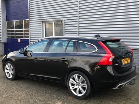 Volvo V60 - 2.0 D3 Summum Automaat / Xenon / Leer - 1