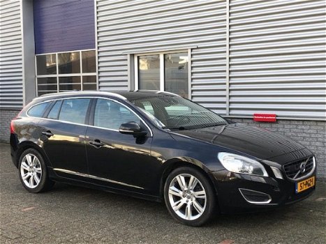 Volvo V60 - 2.0 D3 Summum Automaat / Xenon / Leer - 1