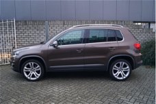 Volkswagen Tiguan - 2.0 TSI Sport&Style 4Motion Autom 211 PK Panodak Clima Navi PDC Cruise LMV