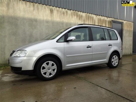 Volkswagen Touran - 1.6-16V FSI Business airco, LMV, trekhaak - 1