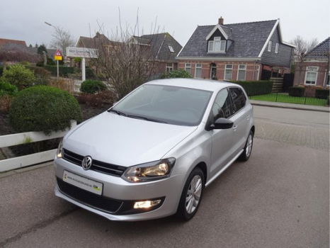 Volkswagen Polo - 1.2-12V STYLE 5-DEURS AIRCO STOELVERWARMING PRIVACY GLAS ZO GOED ALS NIEUW 21000KM - 1