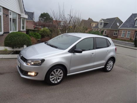 Volkswagen Polo - 1.2-12V STYLE 5-DEURS AIRCO STOELVERWARMING PRIVACY GLAS ZO GOED ALS NIEUW 21000KM - 1