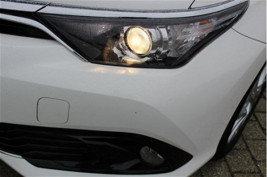 Toyota Auris Touring Sports - 1.8 Hybrid Lease | PANO | LED | LMV | NAVI | CLIMA | NL-AUTO | DEALER - 1