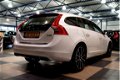 Volvo V60 - €14664 ex.BTW 7% Bijtelling tot 10-2020 2.4 D5 Twin Engine AWD 173kW/235pk Aut6 PIHV Spe - 1 - Thumbnail