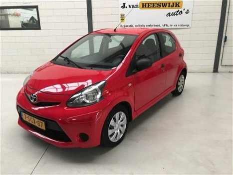 Toyota Aygo - 1.0 VVT-i Now AIRCO / AUDIO / CV OP AFSTAND - 1