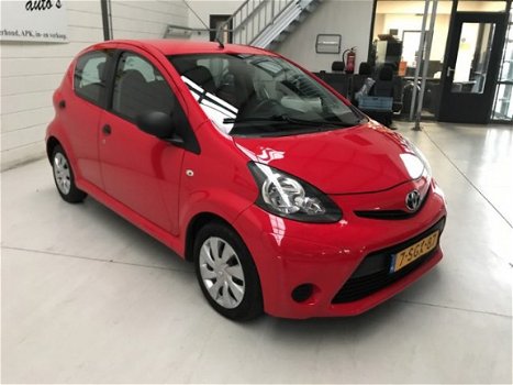 Toyota Aygo - 1.0 VVT-i Now AIRCO / AUDIO / CV OP AFSTAND - 1