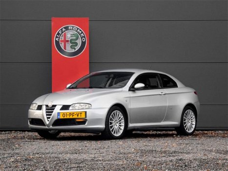 Alfa Romeo GT - 2.0 JTS Distinctive - 1